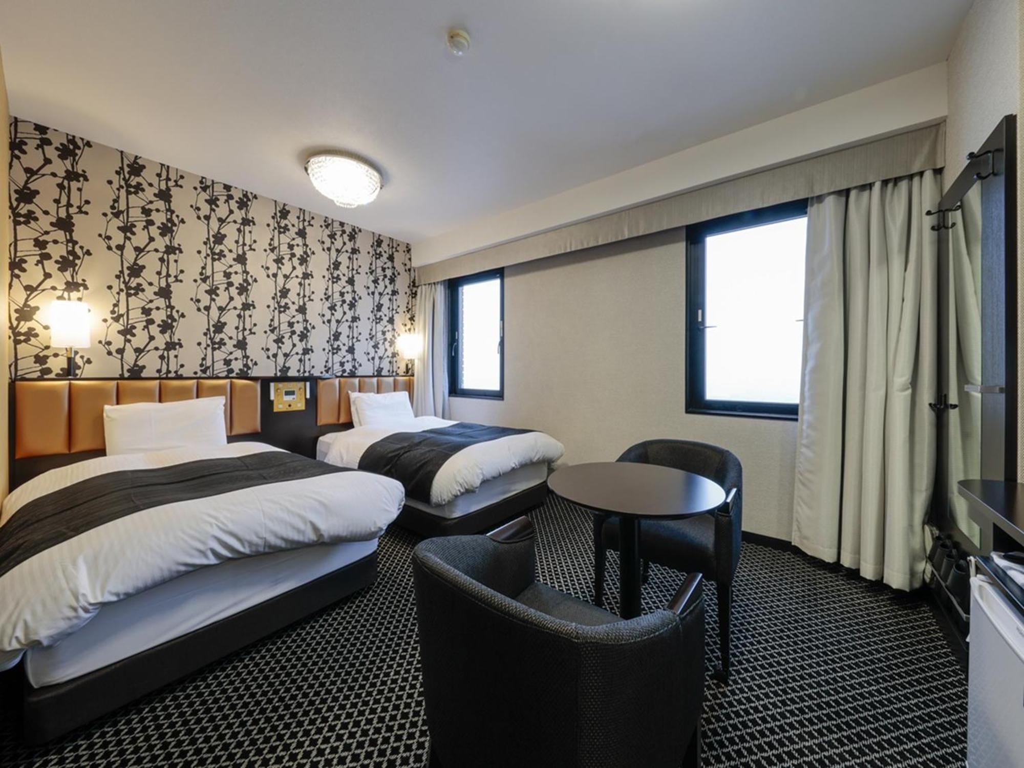 Apa Hotel Tonami Ekimae Esterno foto