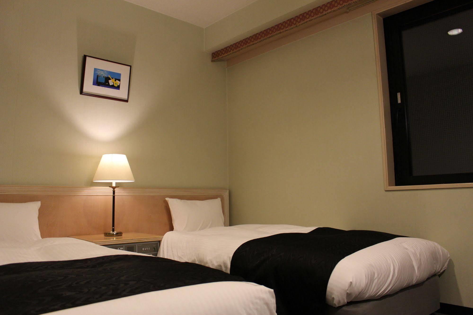 Apa Hotel Tonami Ekimae Esterno foto